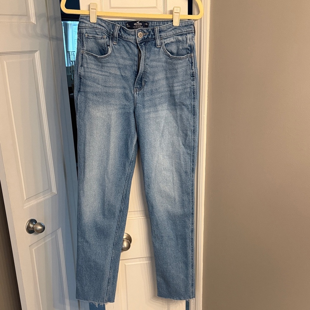 Hollister Ultra High-Rise Mom Jean.